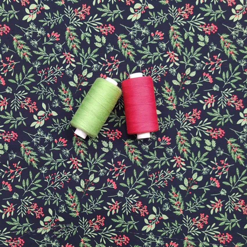 NV025 Navidad ramas fondo negro