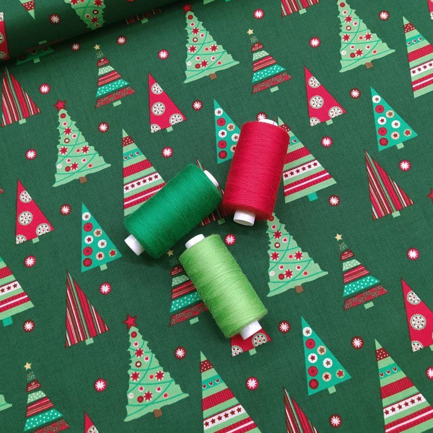 NV028 Navidad arboles fondo verde