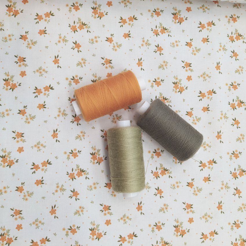 flores naranjas con hojas 1